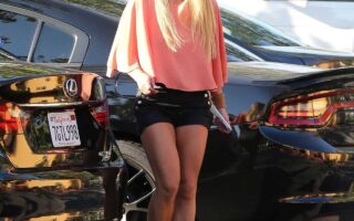 Britney Spears Looks Fantastic as She Steps Out to Lunch