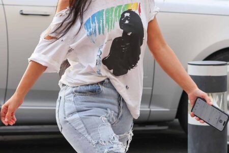 Kim Kardashian Looks Chic in a Sade T-Shirt at Saint’s Basketball Game