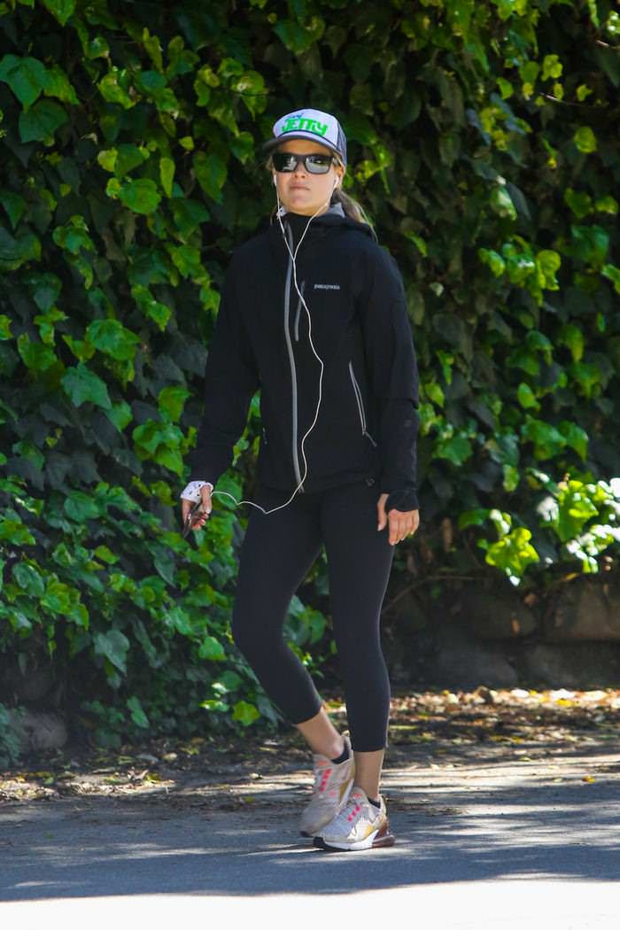 ali larter takes a hike through the pacific palisades 1