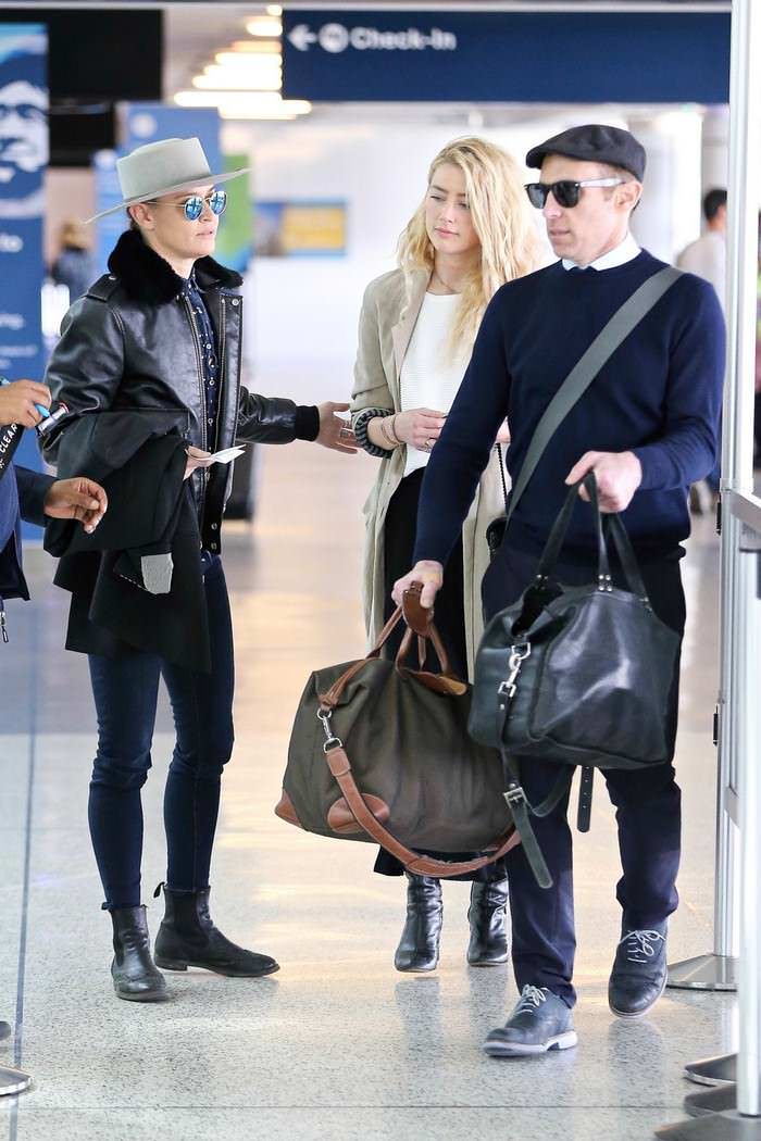 amber heard with girlfriend at lax airport in la 2