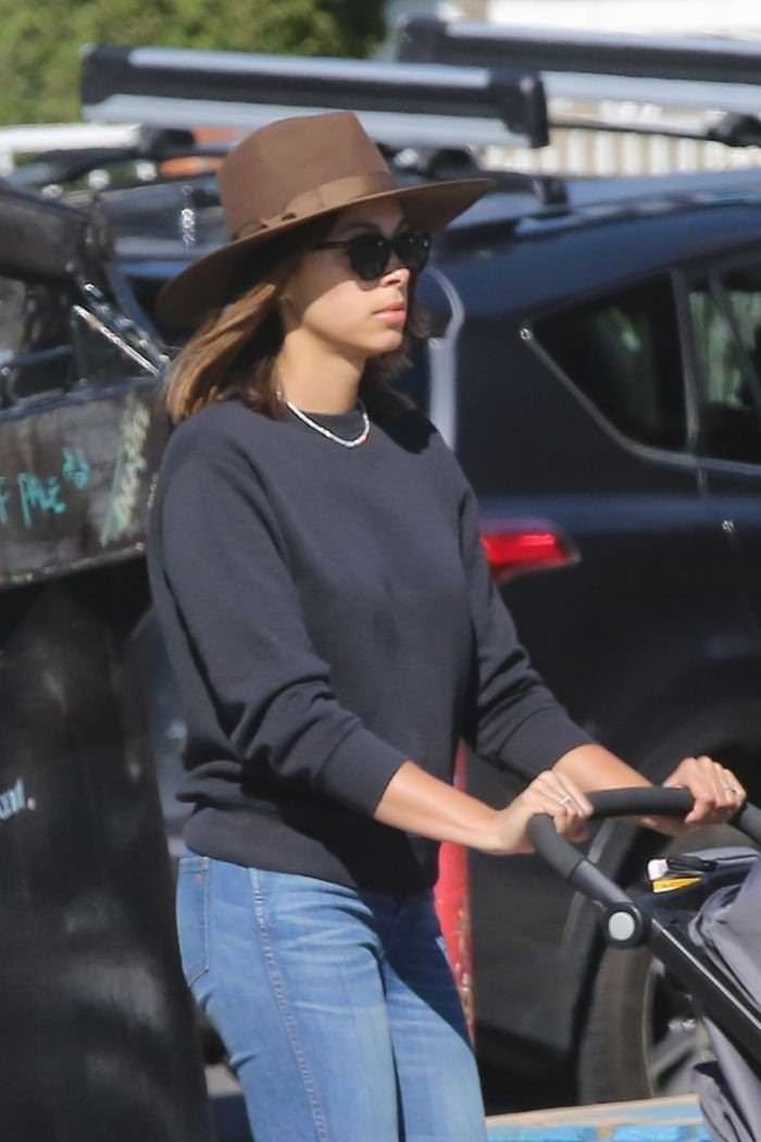amber stevens west takes her daughter for a stroll in la 2