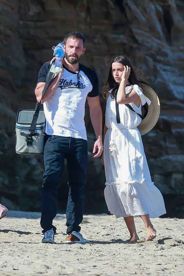 ana de armas and ben affleck making out on a double date 3