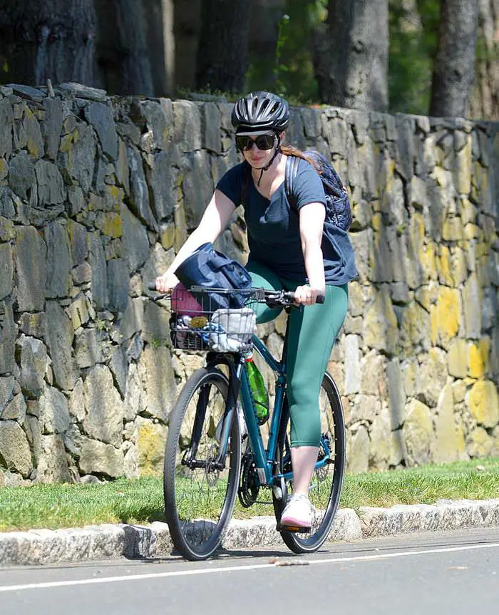 anne hathaway enjoys a bicycle ride in connecticut 3