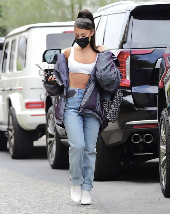 ariana grande flashes her toned abs as she arrives in the recording studio 2