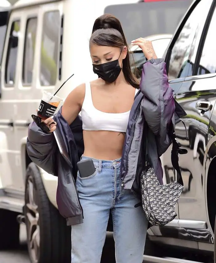 ariana grande flashes her toned abs as she arrives in the recording studio 3