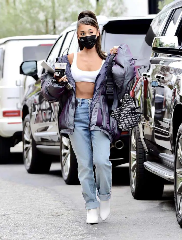 ariana grande flashes her toned abs as she arrives in the recording studio 4