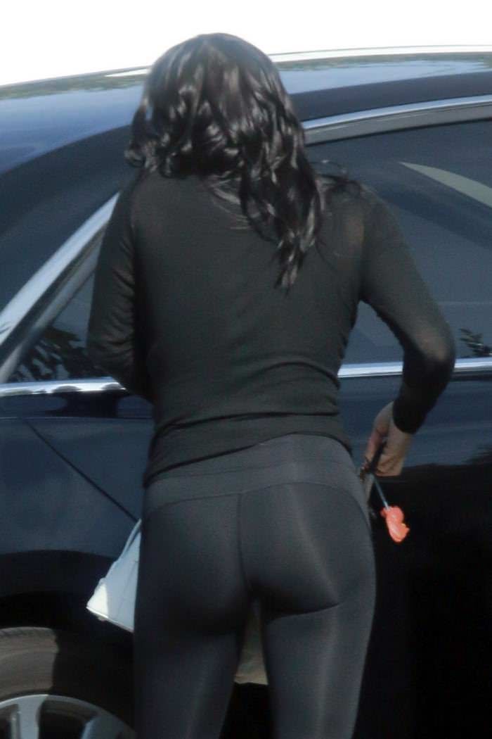 ariel winter booty in spandex returns home after shopping in la 1