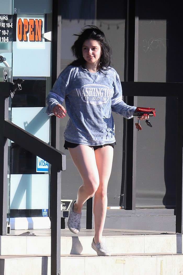 ariel winter leggy in black hotpants leaving a nail salon 2