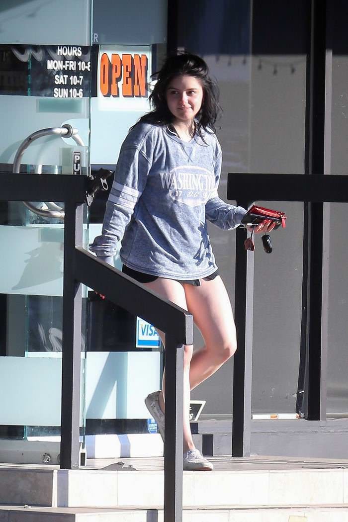 ariel winter leggy in black hotpants leaving a nail salon 3