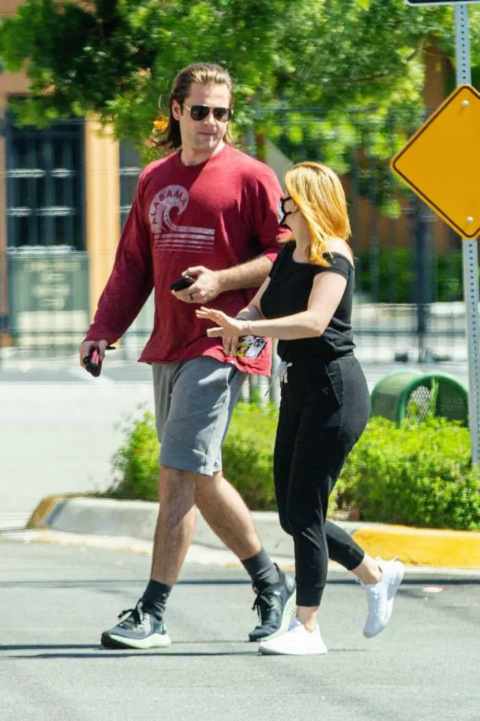 ariel winter stepped out for an errands run with bf 1