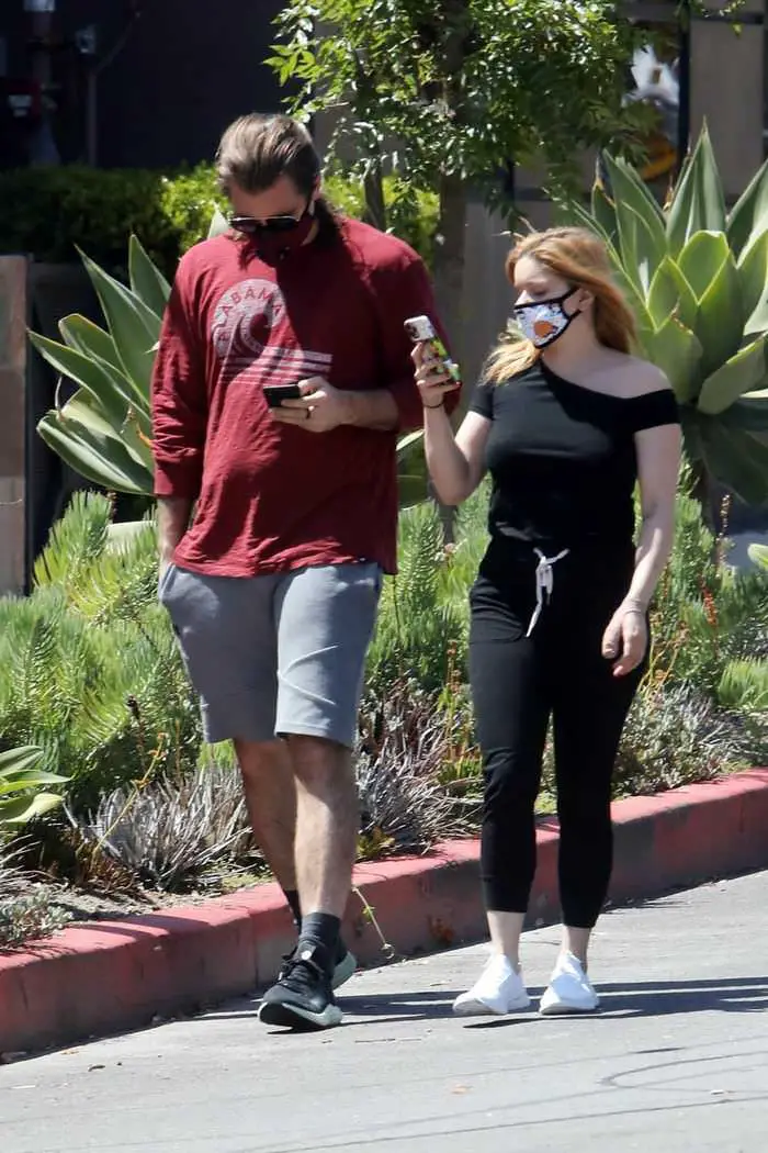 ariel winter stepped out for an errands run with bf 2