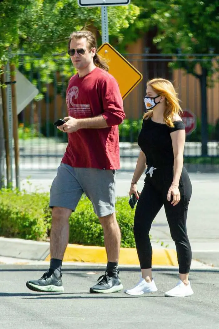 ariel winter stepped out for an errands run with bf 4