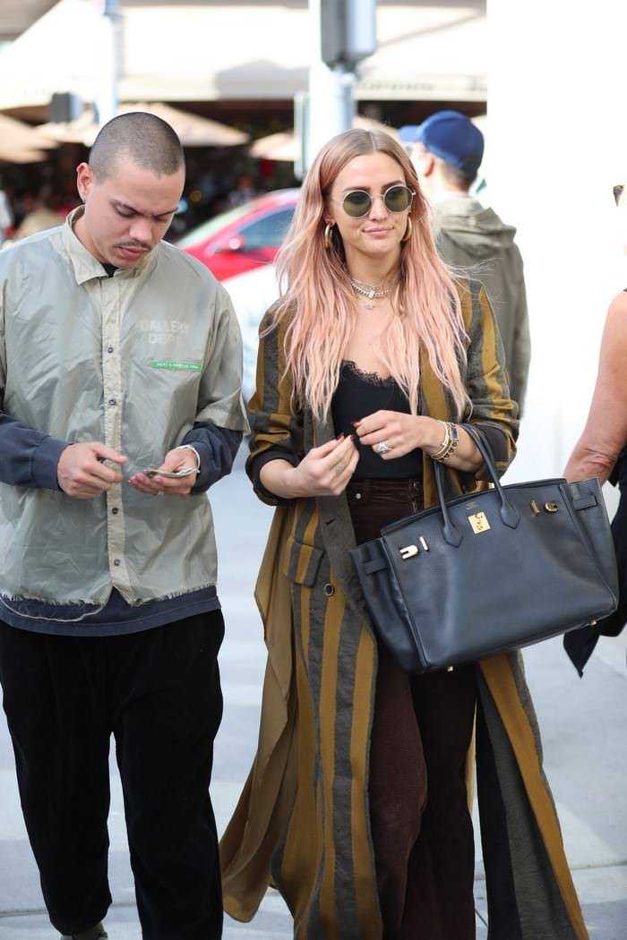 ashlee simpson shopping in beverly hills 1