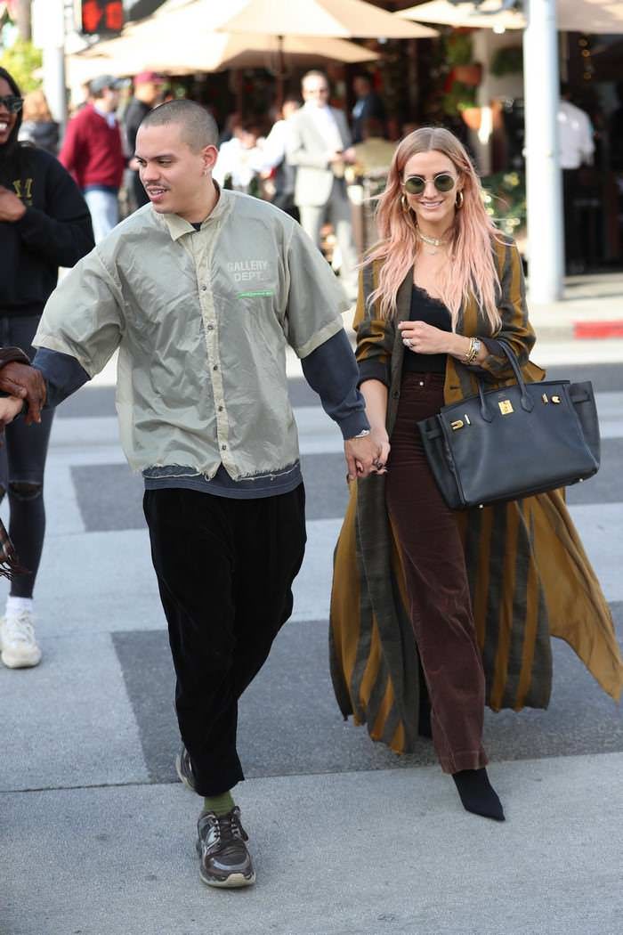 ashlee simpson shopping in beverly hills 2
