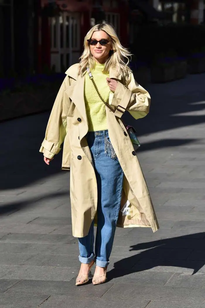 ashley roberts is effortlessly chic in jeans and fluffy top 2