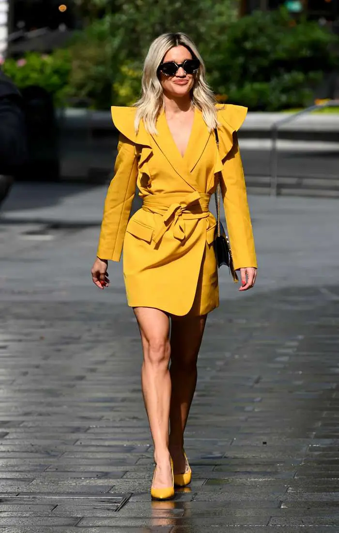 ashley roberts oozes summer chic in a short yellow blazer dress 1