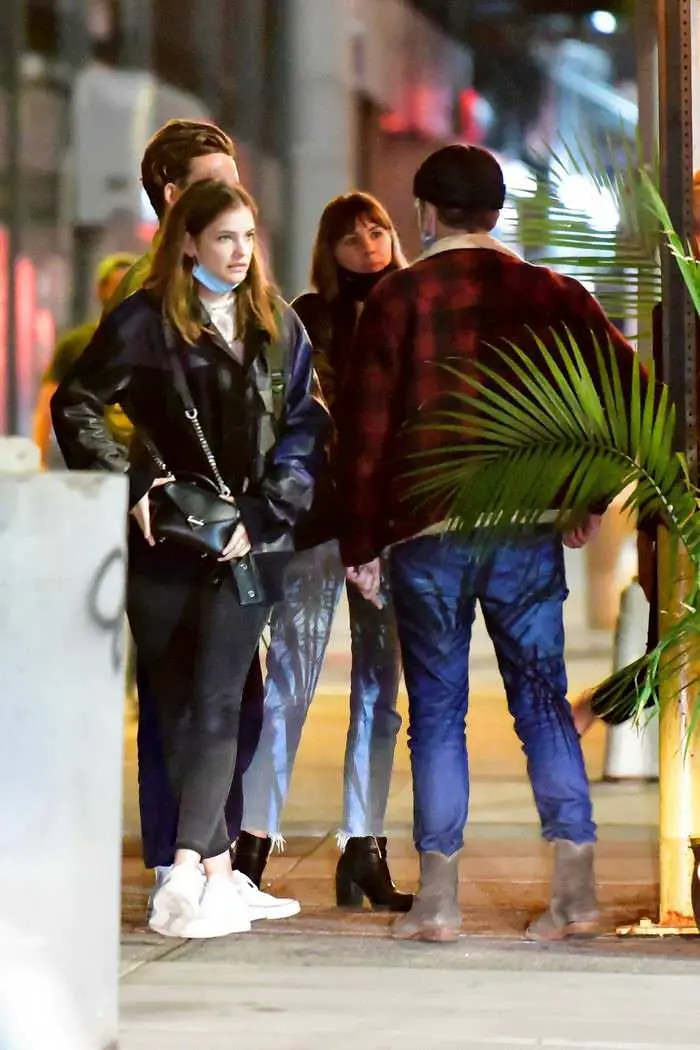 barbara palvin and dylan sprouse enjoy dinner in manhattan s chinatown 1