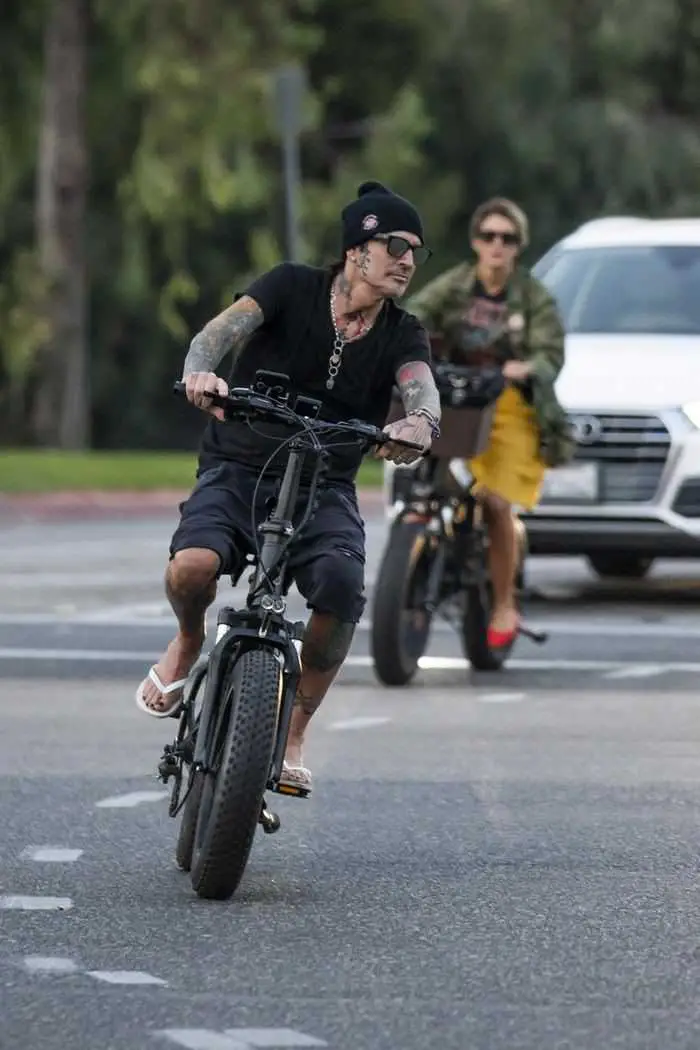 brittany furlan and tommy lee ride electric bikes through los angeles 1