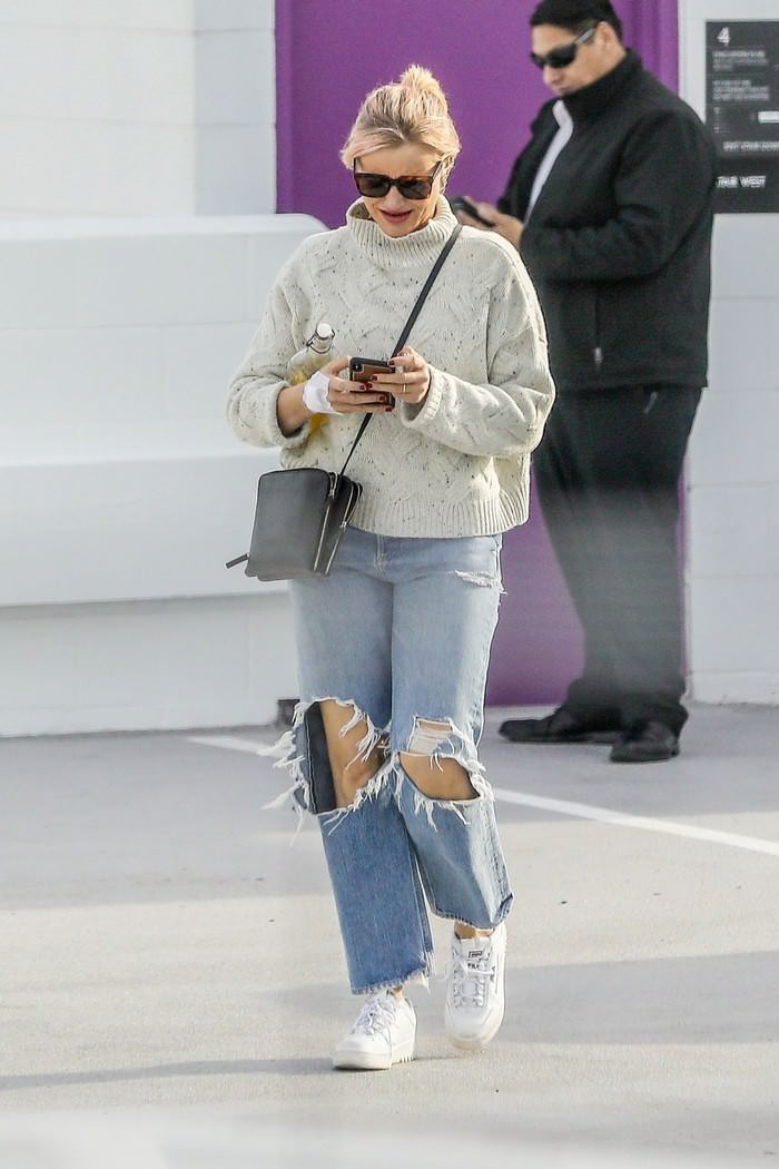 cameron diaz leaves after a medical check up in santa monica ca 4