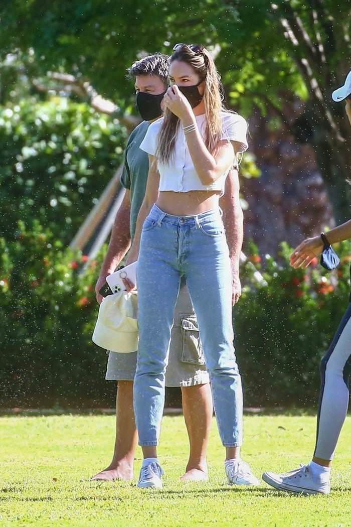 candice swanepoel in miami beach park with her two children 4