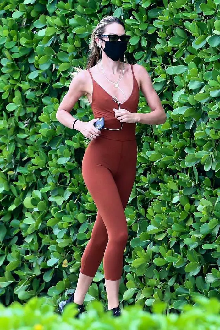 candice swanepoel in skintight workout gear in miami 3