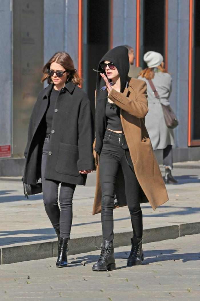 cara delevingne out with girlfriend ashley benson for shopping in milan 4