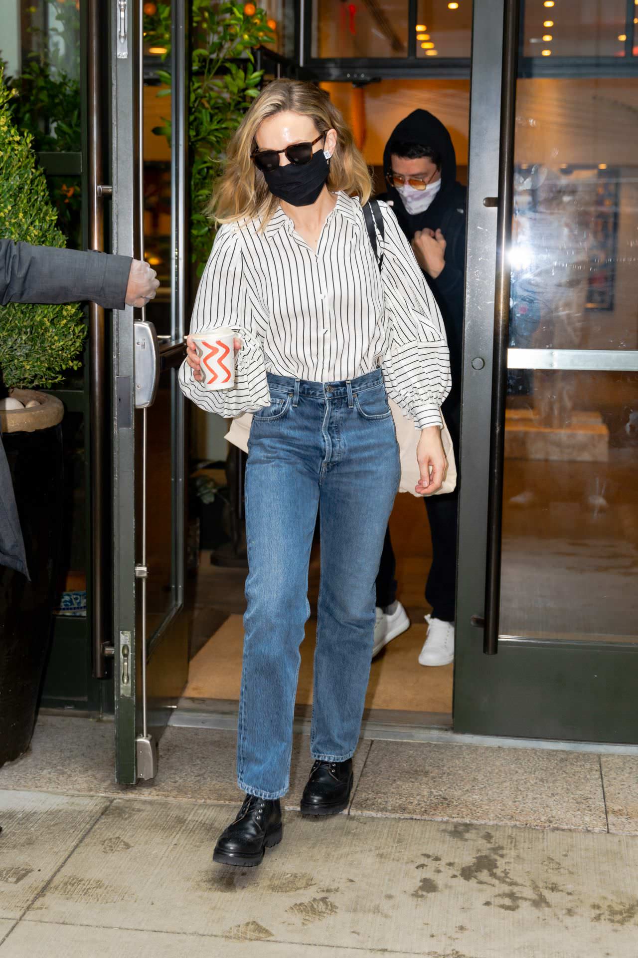 carey mulligan casually in jeans as she steps out in ny 2