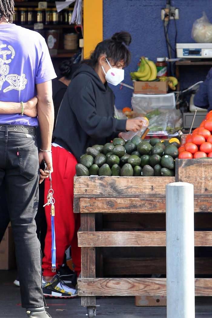 christina milian shopping at the farmer s market in la 4