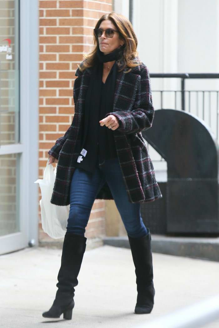 cindy crawford out for lunch in nyc 1
