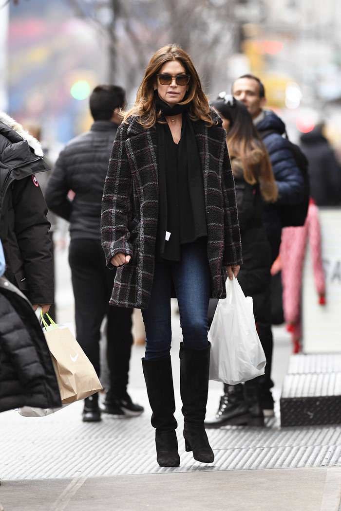 cindy crawford out for lunch in nyc 2