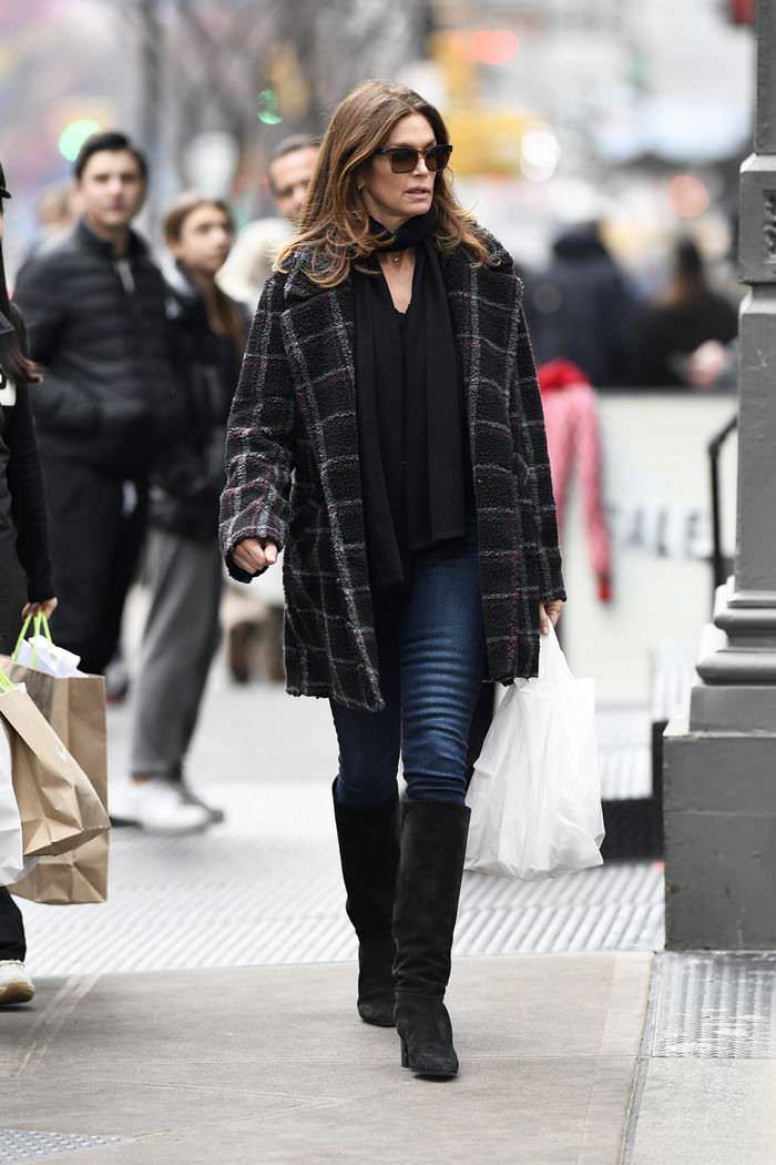 cindy crawford out for lunch in nyc 3