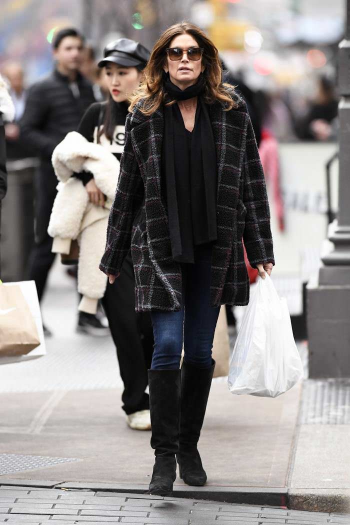cindy crawford out for lunch in nyc 4