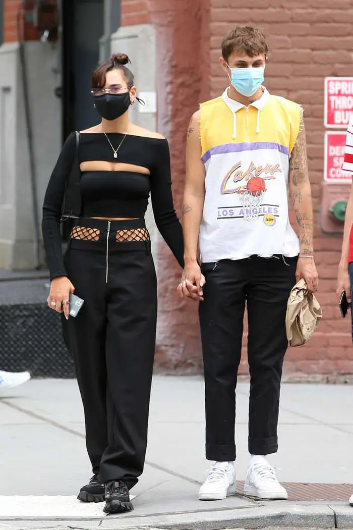 dua lipa shows her newly dyed hair as she steps out with bf 4