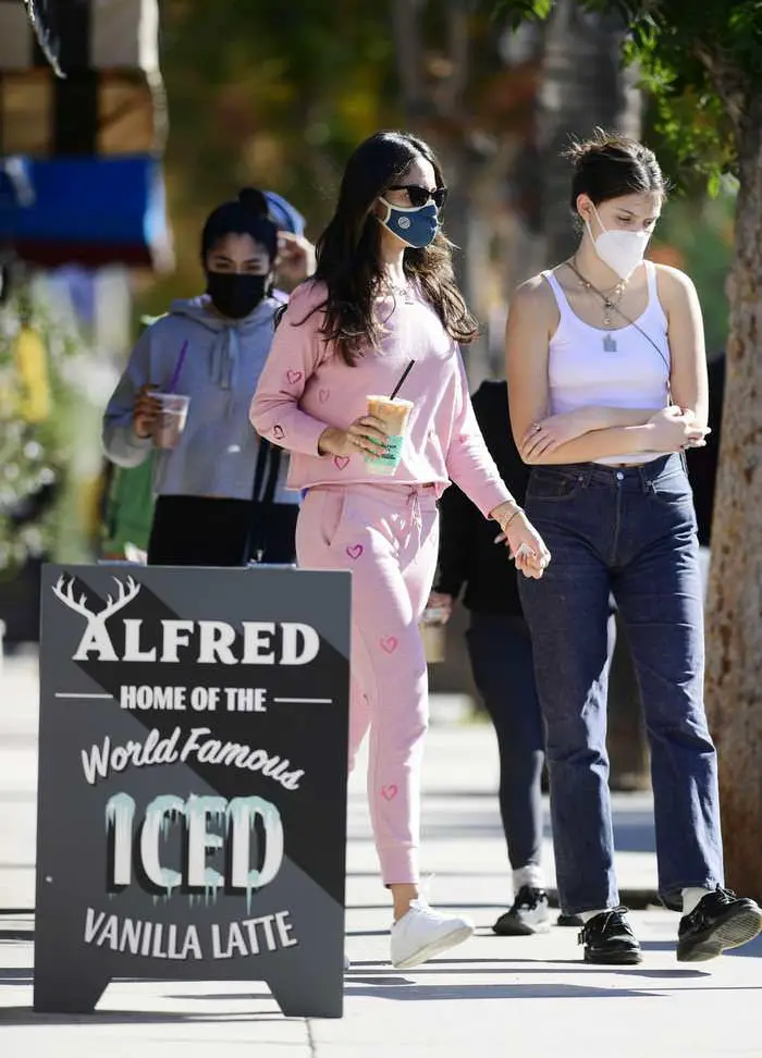 eiza gonzalez looked cute as she went for a coffee in a pink sweatsuit 4