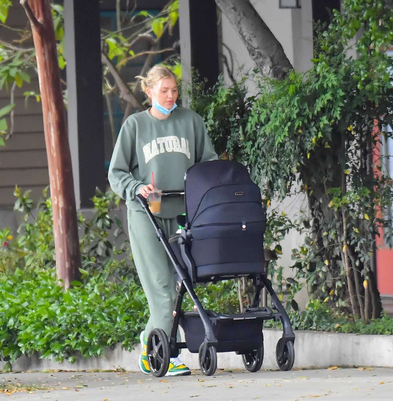 elsa hosk heads out on a stroll with her newborn daughter 2