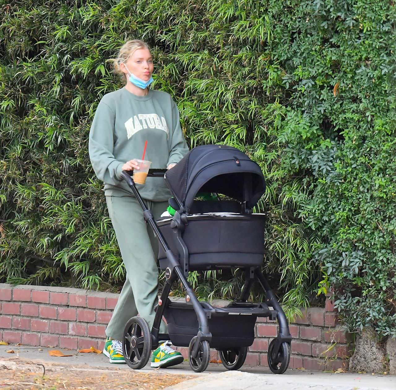 elsa hosk heads out on a stroll with her newborn daughter 3
