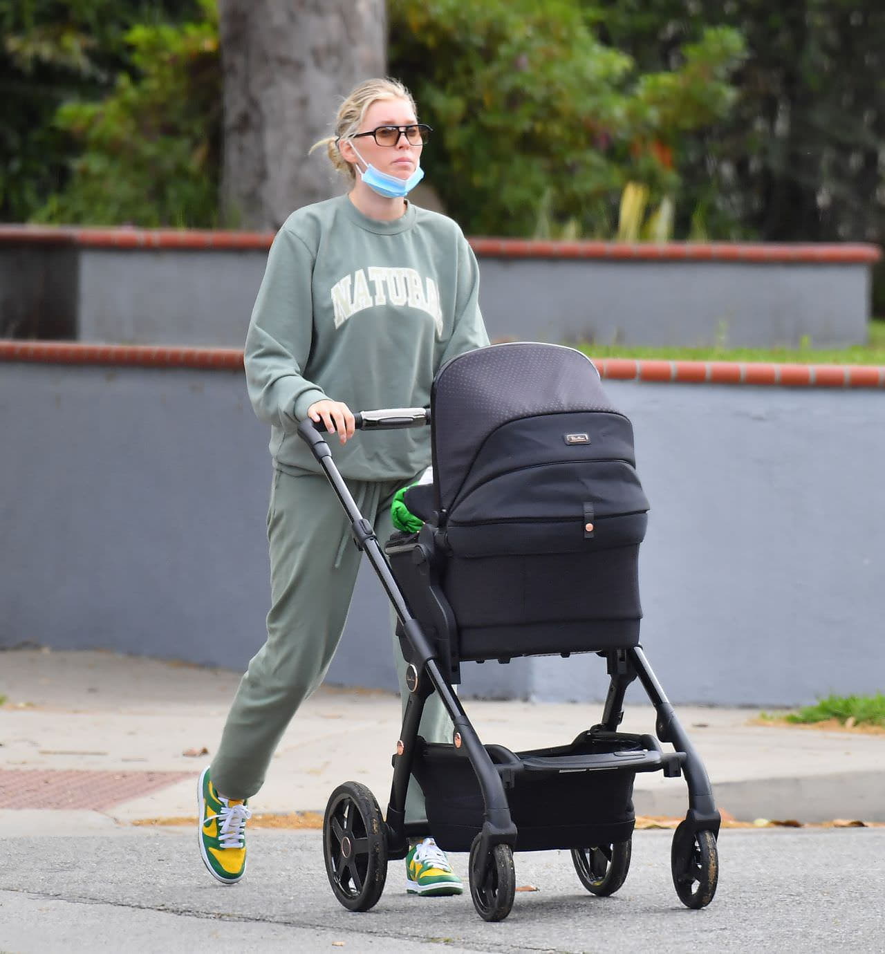 elsa hosk heads out on a stroll with her newborn daughter 4