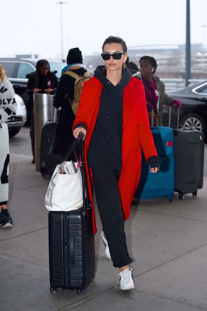 emily ratajkowski in red overcoat with casual sweats at jfk airport 2