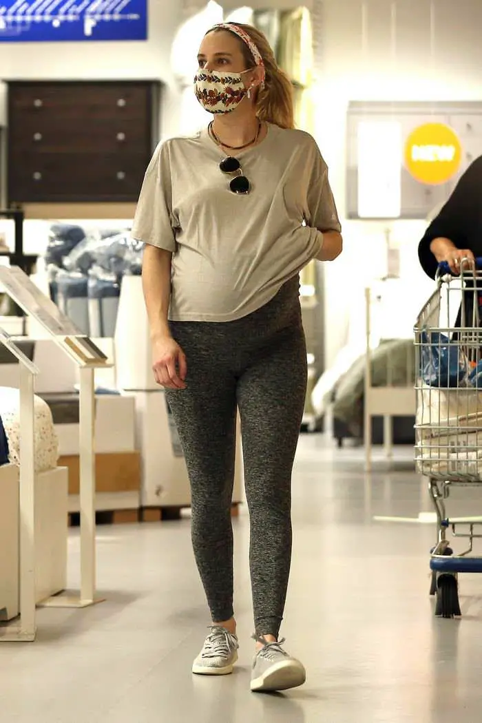 emma roberts hold her baby bump as she shops in ikea 2