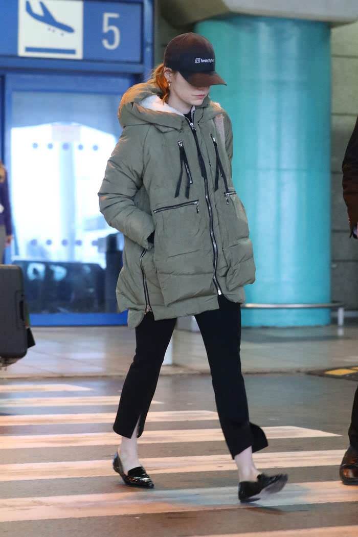 emma stone arriving at athens international airport 1