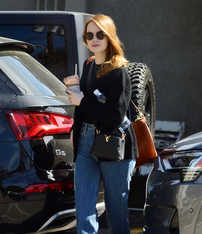 emma stone leaves the gym in los angeles 4