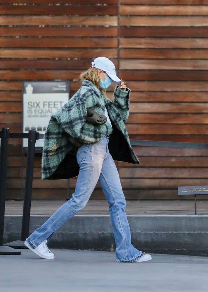 hailey bieber and justin bieber out in christmas shopping at maxfield la 3