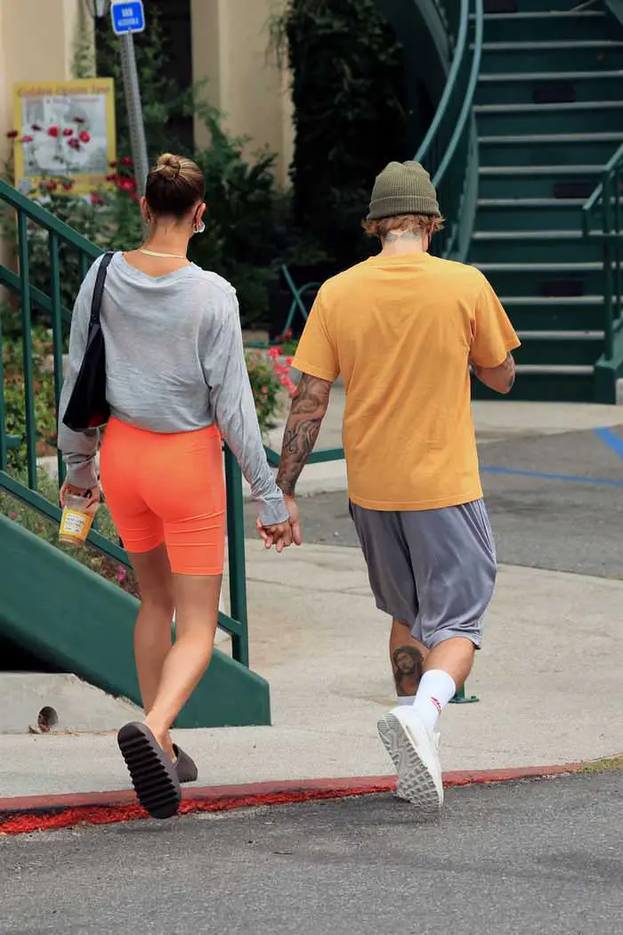hailey bieber and justin walked hand in hand as they headed to yoga class 2
