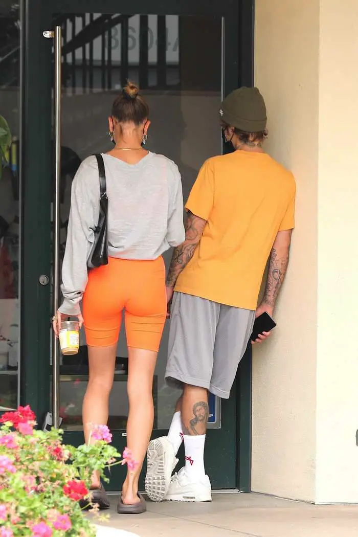 hailey bieber and justin walked hand in hand as they headed to yoga class 3
