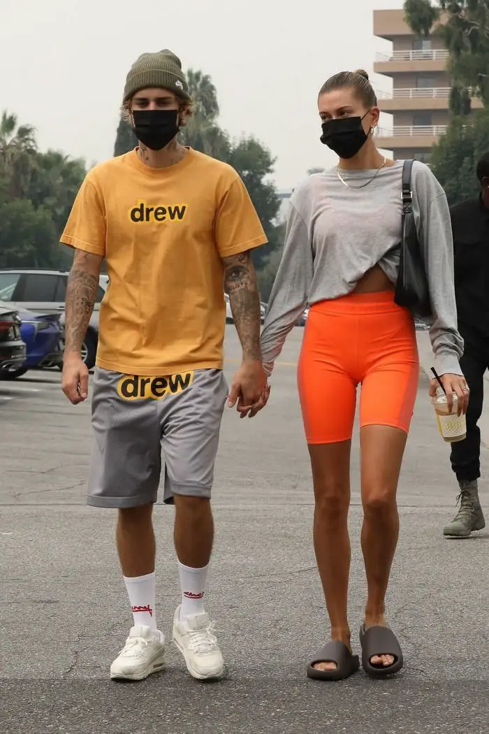 hailey bieber and justin walked hand in hand as they headed to yoga class 4