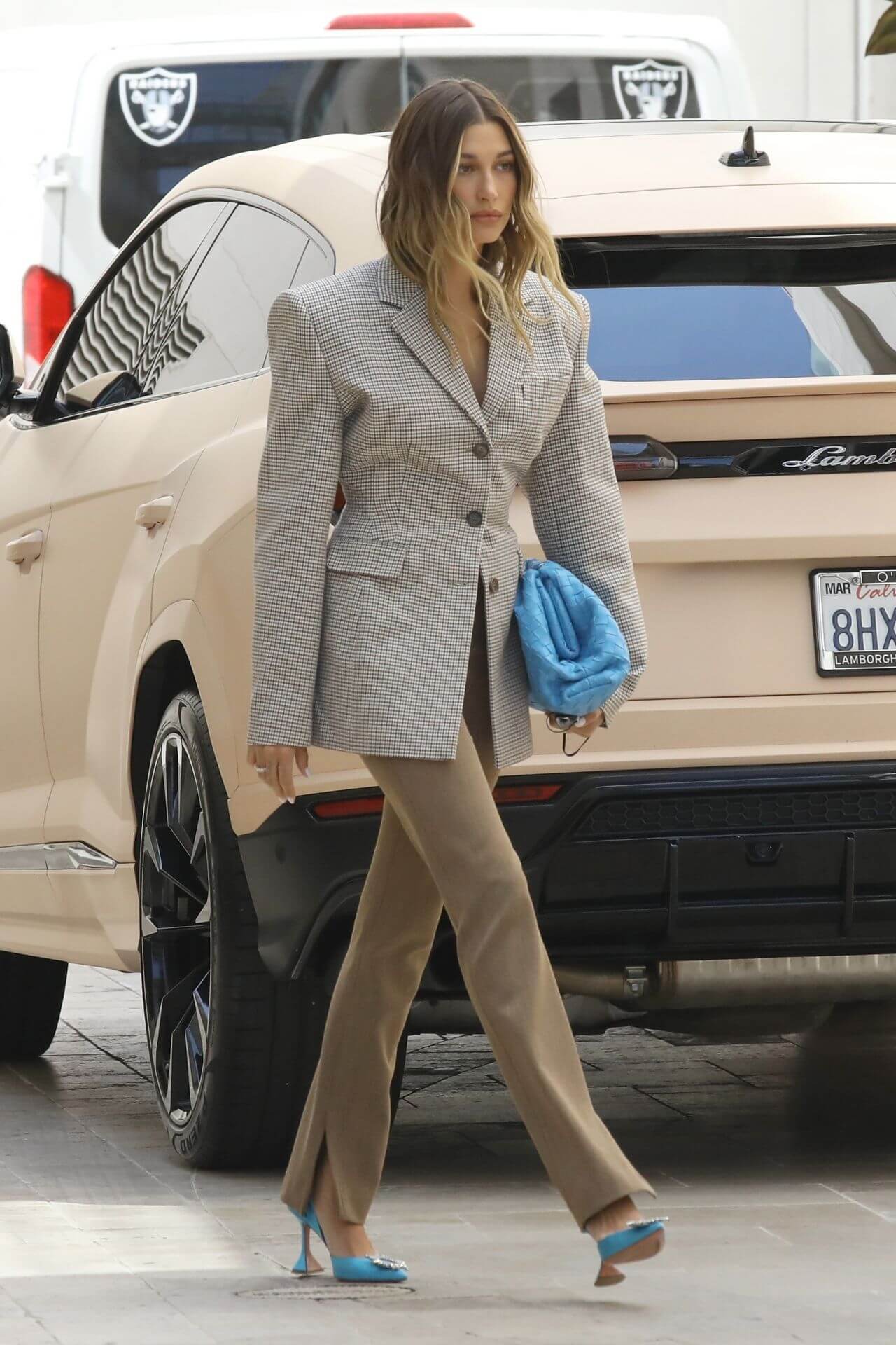 hailey rhode bieber in business casual style heads to a meeting in la 3