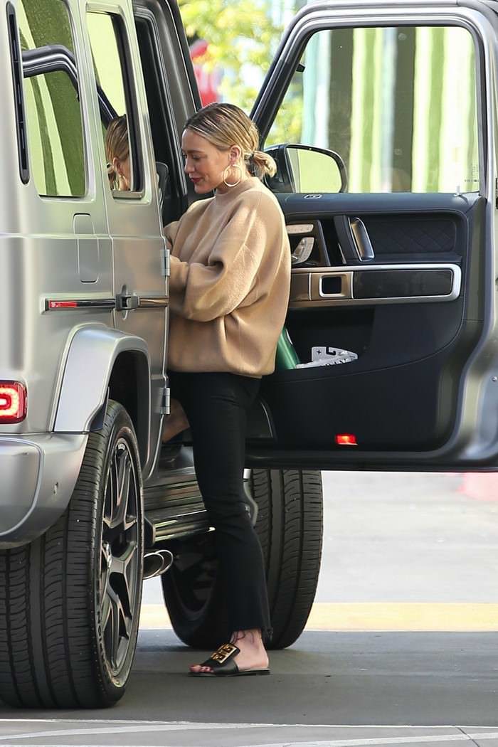 hilary duff out in studio city 2 3