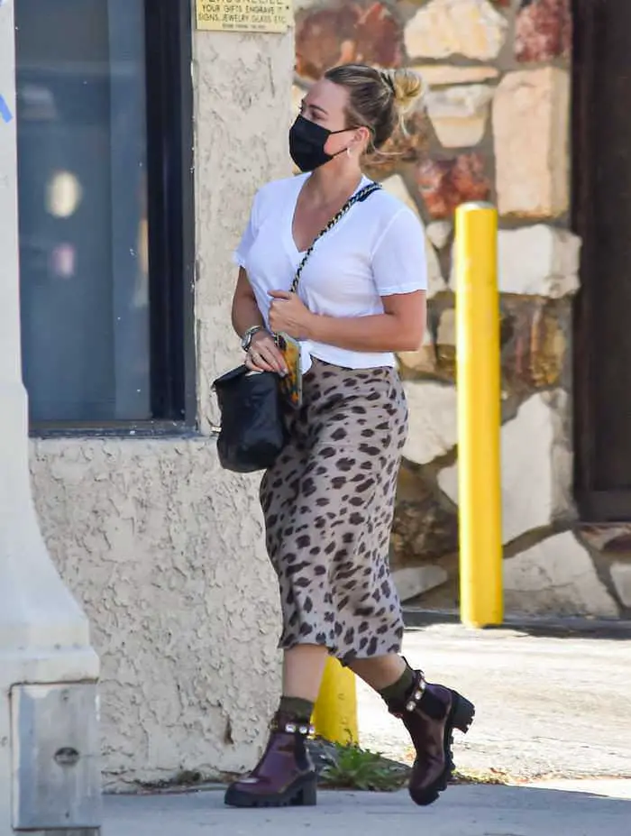 hilary duff rocked a punk look as she picks up the lunch in la 1