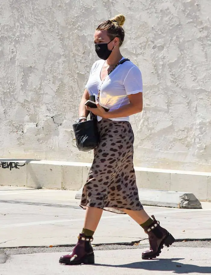 hilary duff rocked a punk look as she picks up the lunch in la 2