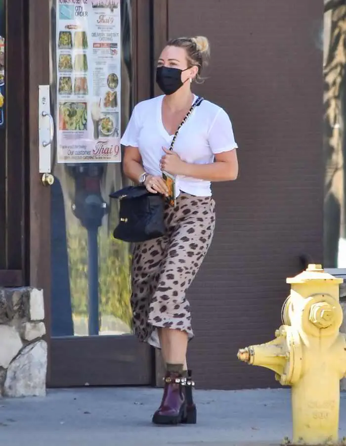 hilary duff rocked a punk look as she picks up the lunch in la 4